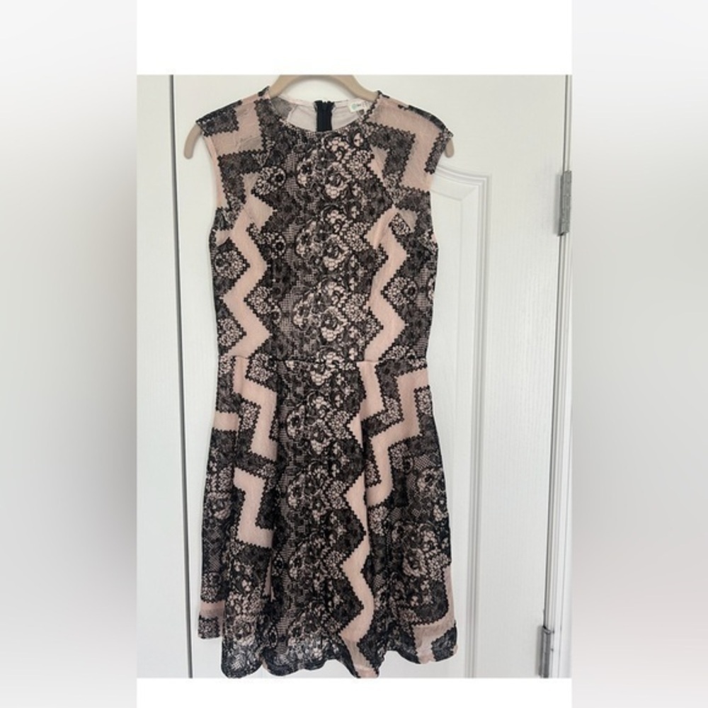 LOVE FIRE Lace BLACK/BLUSH Dress M - Picture 2 of 7